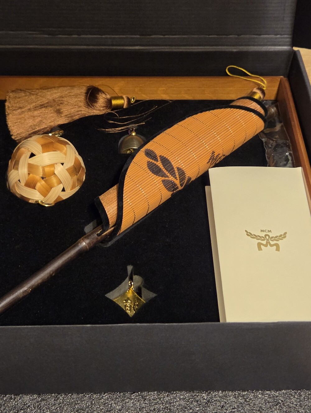 MCM Windchime & Fan Rattan Box - Picture 2 of 4